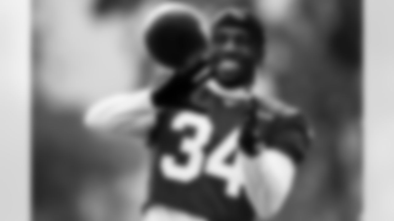 Arizona Cardinals safety Jalen Thompson (34) during practice at the Dignity Health Training Facility on Wednesday, Nov. 26, 2025 in Tempe, AZ.