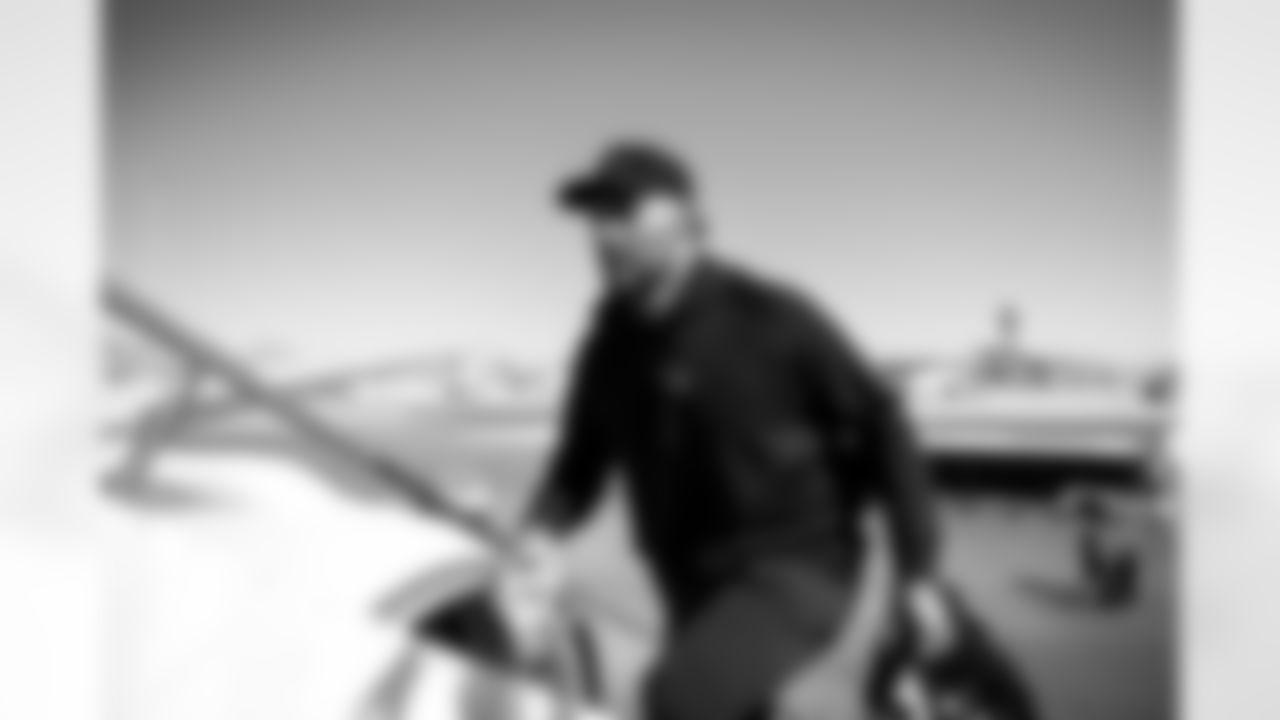 Arizona Cardinals linebacker Zaven Collins (25) travels to Seattle before the Week 10 regular season game against the Seattle Seahawks on Saturday, Nov. 8, 2025 in Phoenix, AZ.