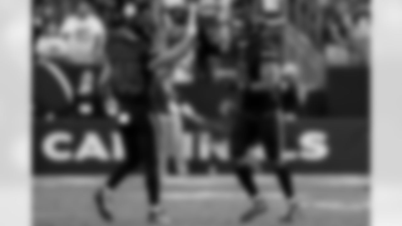 Arizona Cardinals linebacker BJ Ojulari (9) and Arizona Cardinals tight end Josiah Deguara (45) during the Week 11 regular season game between the Arizona Cardinals and the San Francisco 49ers on Sunday, Nov. 16, 2025 at State Farm Stadium.