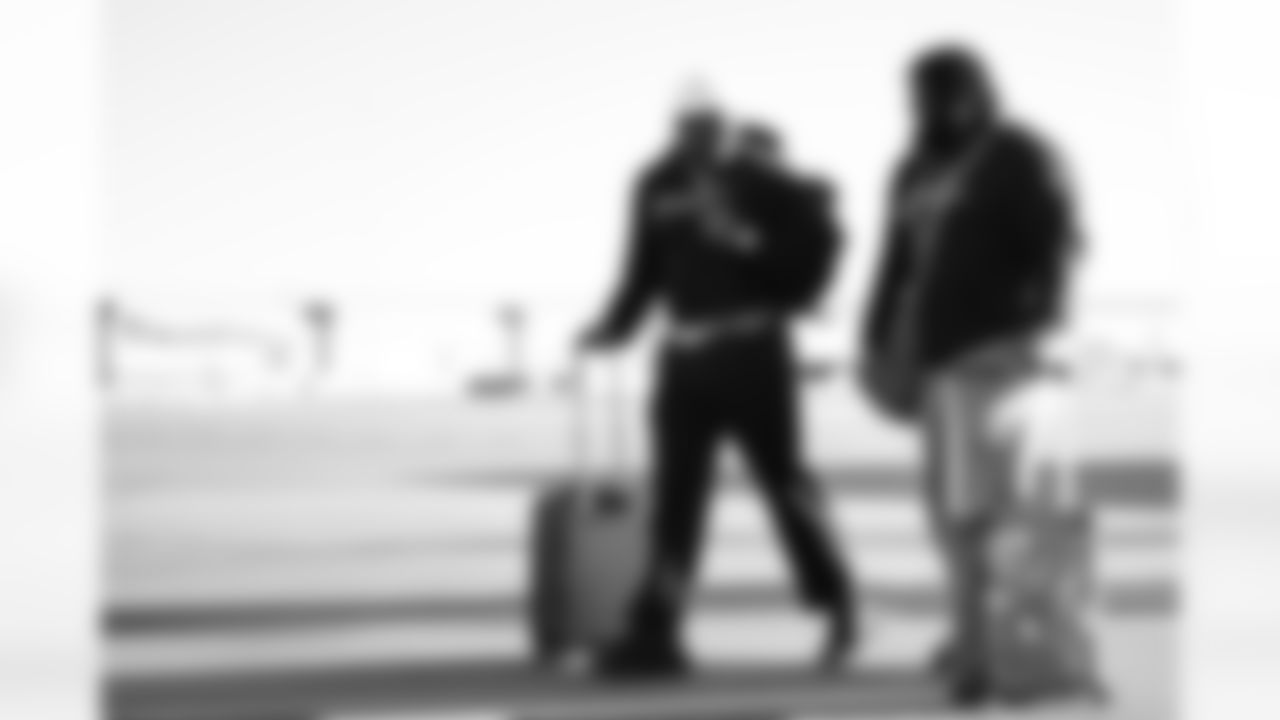 Arizona Cardinals linebacker Akeem Davis-Gaither (27) and Arizona Cardinals defensive lineman Dalvin Tomlinson (94) travel to Tampa before the Week 13 regular season game against the Tampa Bay Buccaneers on Saturday, Nov. 29, 2025 in Phoenix, AZ.