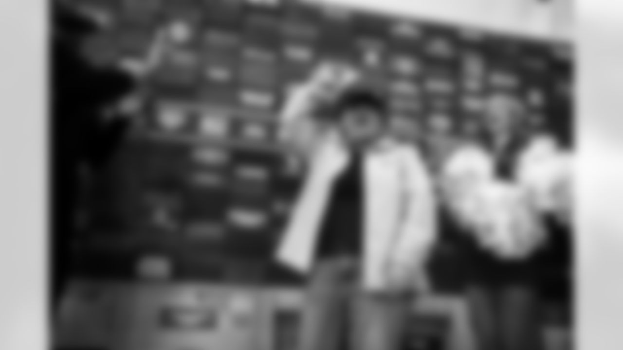 The Arizona Cardinals visit Sleep in Heavenly Peace with 2025 Changemaker Dawn Wallace and the Flinn Foundation on Thursday, Jan. 29, 2026 in Phoenix, AZ.