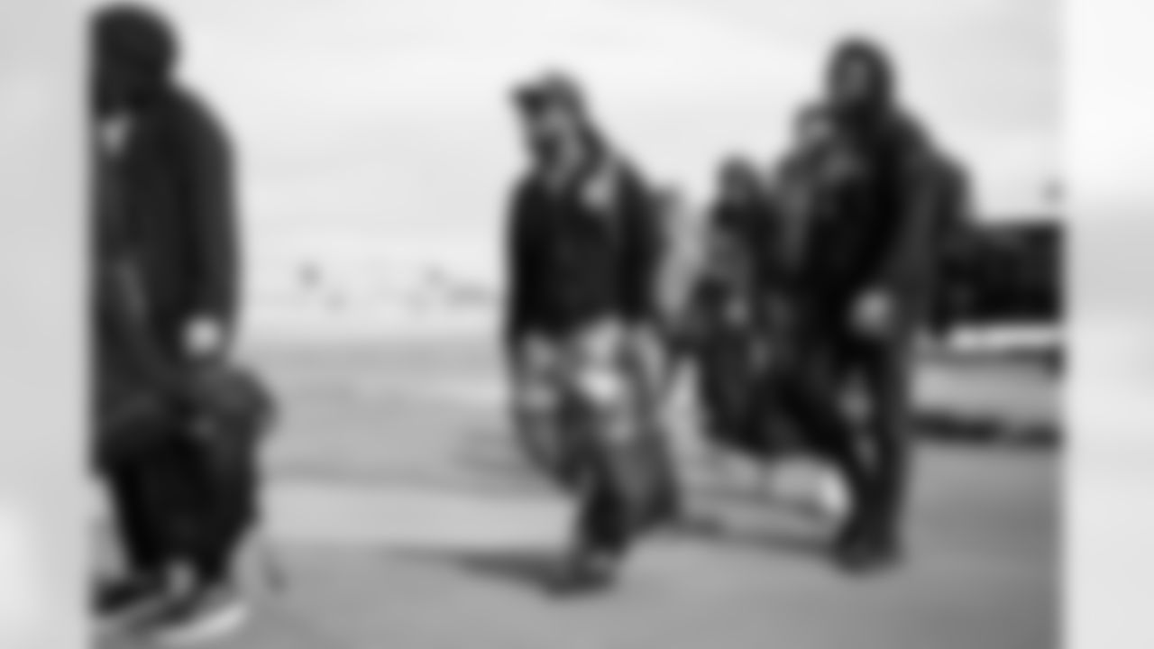 Arizona Cardinals running back Michael Carter (22) travels to Inglewood before the Week 18 regular season game against the Los Angeles Rams on Saturday, Jan. 3, 2026 in Phoenix, AZ.