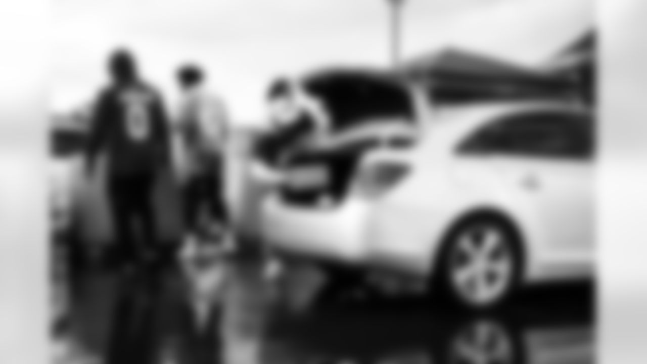 Arizona Cardinals offensive lineman Kelvin Beachum (68) and Arizona Cardinals offensive lineman Paris Johnson Jr. (70) host a food distribution for families at the Eisenhower Center for Innovation in collaboration with United Food Bank on Tuesday, Nov. 18, 2025 in Mesa, AZ.