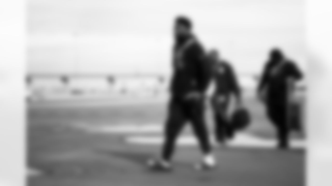 Arizona Cardinals linebacker Josh Sweat (10) travels to Inglewood before the Week 18 regular season game against the Los Angeles Rams on Saturday, Jan. 3, 2026 in Phoenix, AZ.