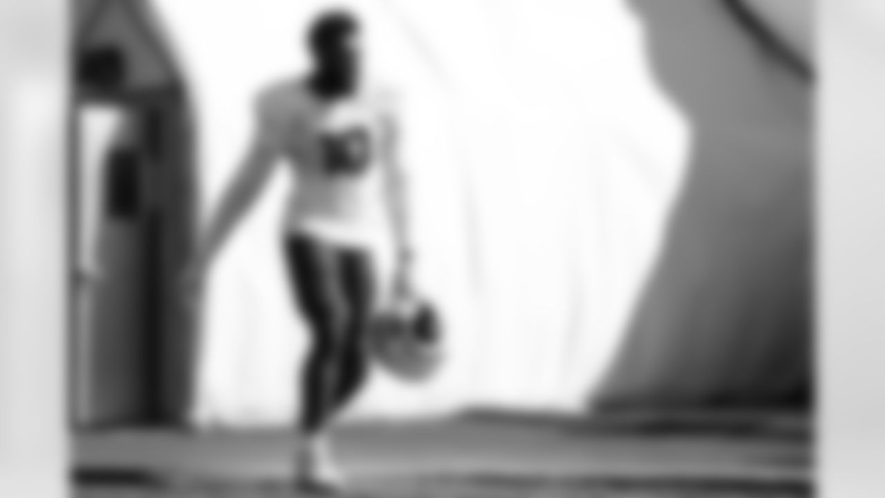 Arizona Cardinals linebacker Josh Sweat (10) during practice at the Dignity Health Training Facility on Thursday, Oct. 16, 2025 in Tempe, AZ.