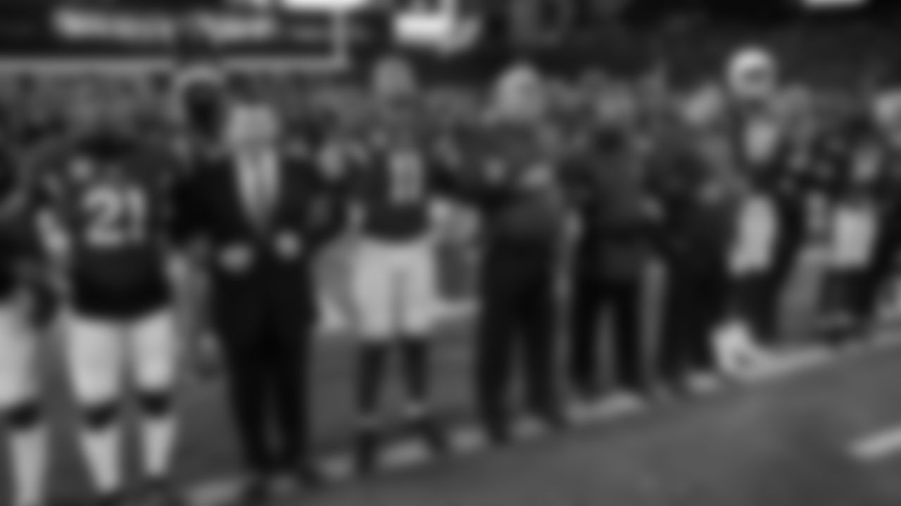 Larry Fitzgerald and the Cardinals link arms for the anthem before a game in 2017.