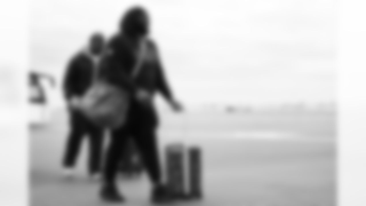 Arizona Cardinals defensive lineman Dalvin Tomlinson (94) travels to Cincinnati before the Week 17 regular season game against the Cincinnati Bengals on Saturday, Dec. 27, 2025 in Phoenix, AZ.