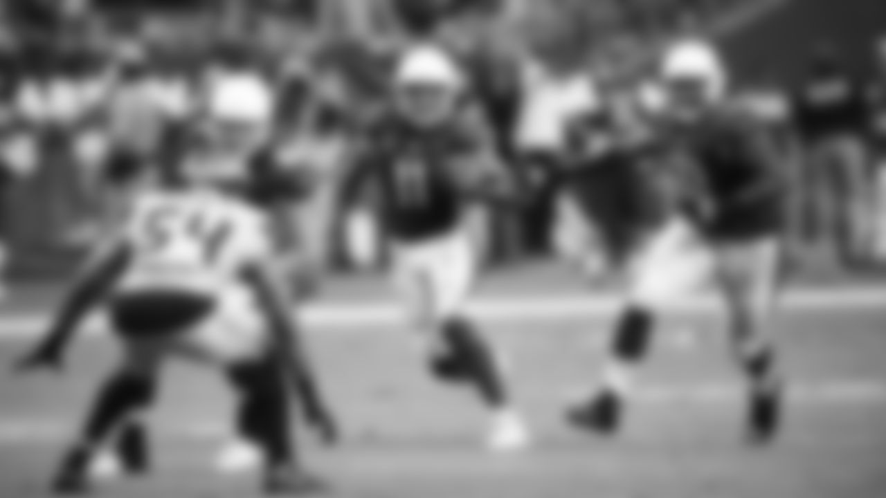 Larry Fitzgerald makes the catch to pass Tony Gonzalez for No. 2 all-time in the NFL.