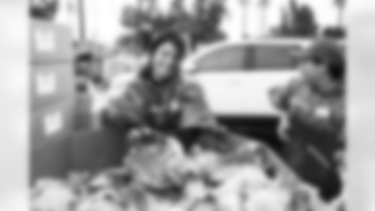 State Farm, Desert Financial Credit Union, and the Arizona Cardinals teamed up with United Food Bank to donate meals to local families in need at Mesa Convention Center on Wednesday, Nov. 19, 2025 in Mesa, AZ.