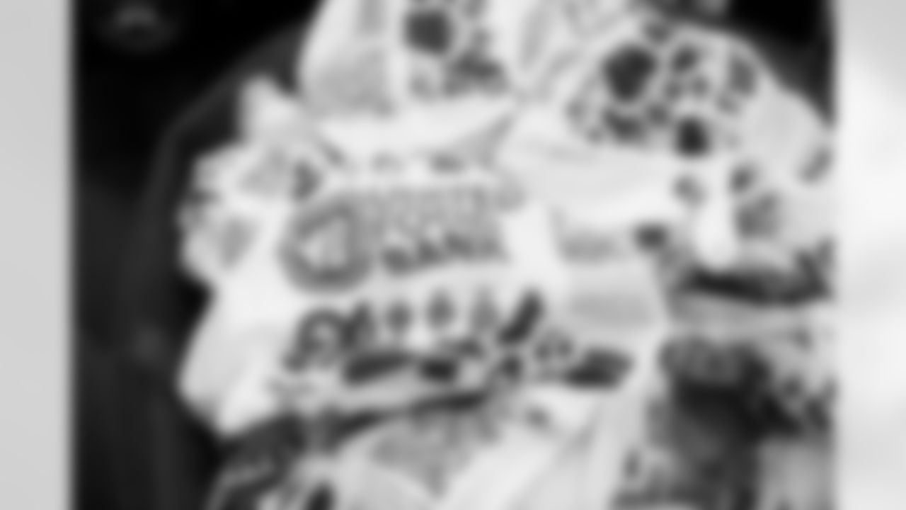 Arizona Cardinals offensive lineman Kelvin Beachum (68) and Arizona Cardinals offensive lineman Paris Johnson Jr. (70) host a food distribution for families at the Eisenhower Center for Innovation in collaboration with United Food Bank on Tuesday, Nov. 18, 2025 in Mesa, AZ.