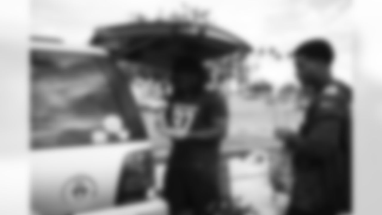 Arizona Cardinals offensive lineman Kelvin Beachum (68) and Arizona Cardinals offensive lineman Paris Johnson Jr. (70) host a food distribution for families at the Eisenhower Center for Innovation in collaboration with United Food Bank on Tuesday, Nov. 18, 2025 in Mesa, AZ.