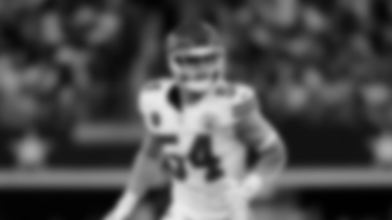 Kansas City Chiefs linebacker Leo Chenal (54) defends the pass during an NFL football game against the Dallas Cowboys Thursday, Nov. 27, 2025, in Arlington, Texas. (AP Photo/Gareth Patterson)