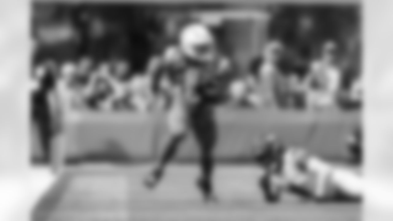 RB Omarion Hampton (8)