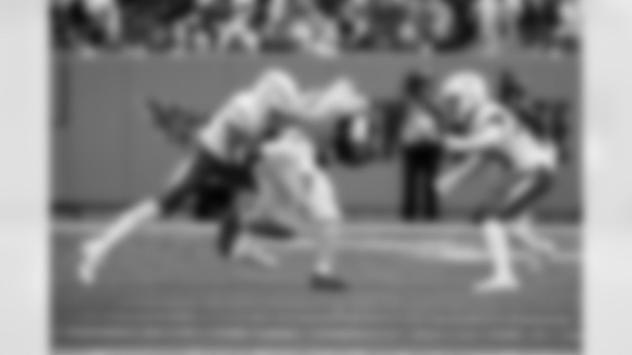 Check out the best shots from the Chargers Week 9 matchup against the Titans!