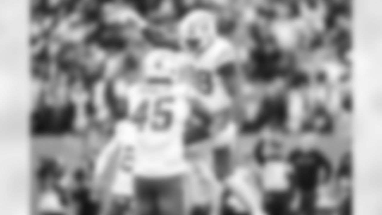 OLB Tuli Tuipulotu (45) and OLB Odafe Oweh (98)