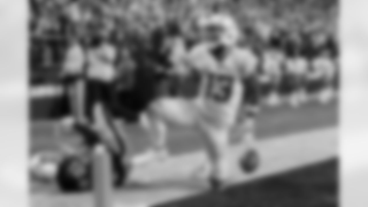 The Los Angeles Chargers play the Las Vegas Raiders on Sunday, December 4, 2022 at Allegiant Stadium in Las Vegas, NV.
[FINAL SCORE: LV 27 - LAC 20]