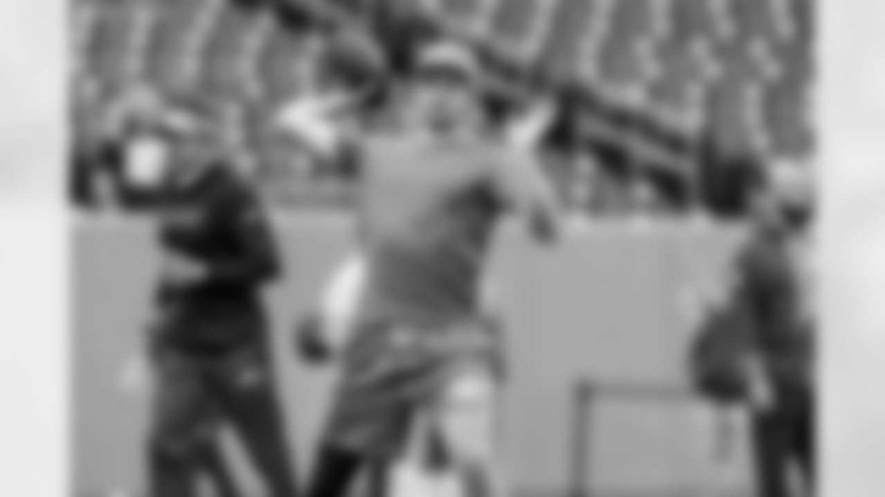 QB Justin Herbert (10)