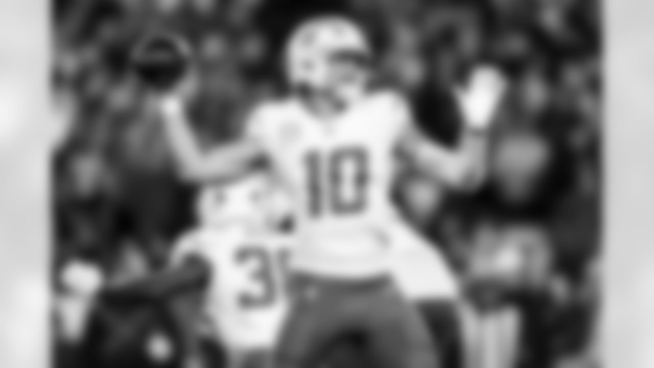 QB Justin Herbert (10)