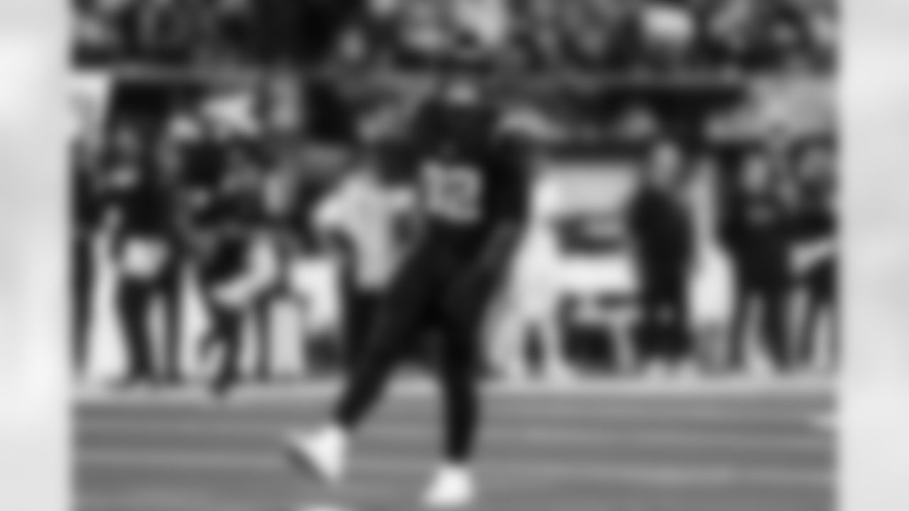 DL Justin Eboigbe (92)