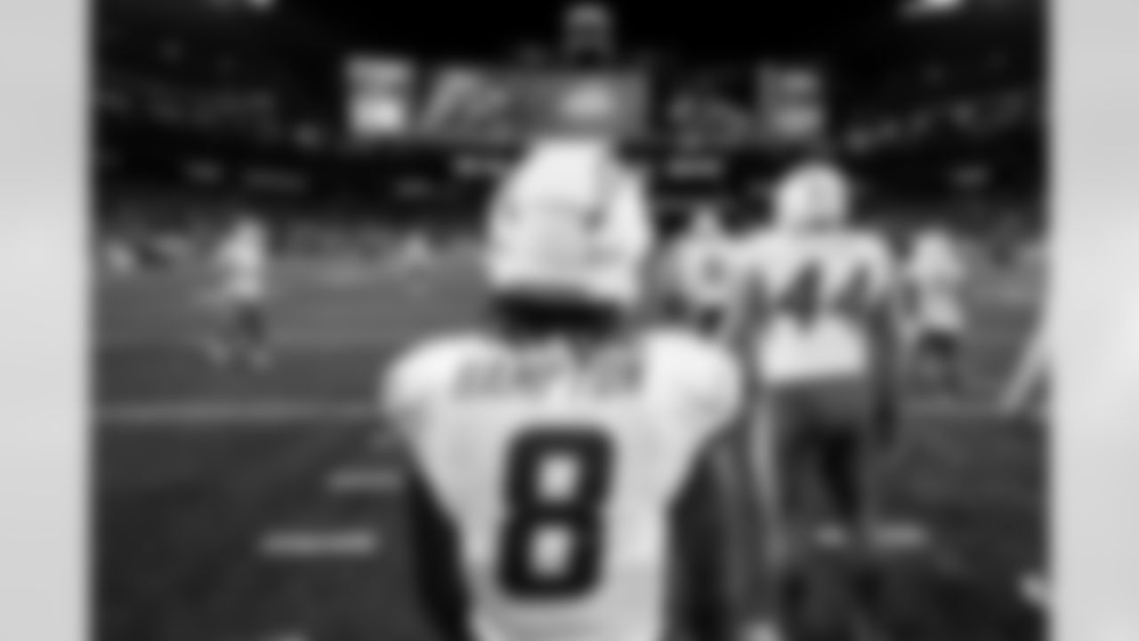 RB Omarion Hampton (8)