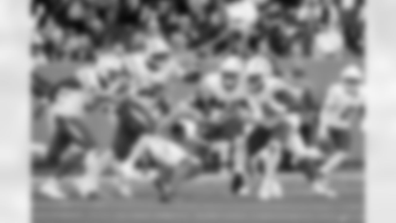 Check out the best shots from the Chargers Week 9 matchup against the Titans!