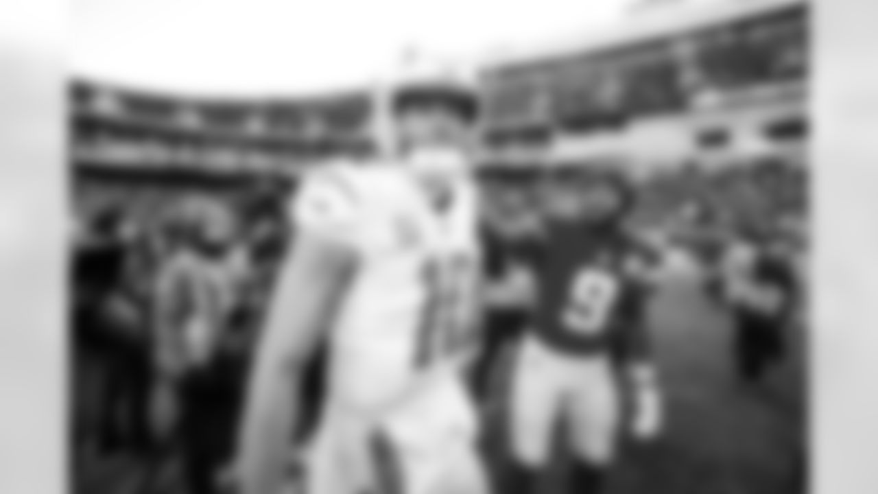 QB Justin Herbert (10)