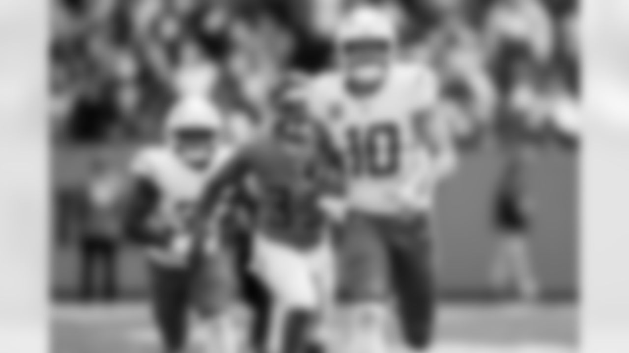 Check out the best shots from the Chargers Week 9 matchup against the Titans!