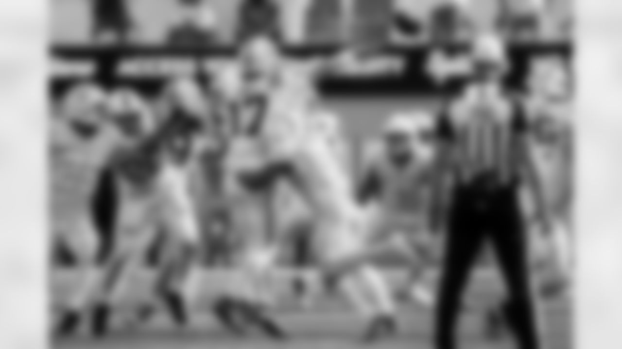Check out the best shots from the Chargers Week 7 matchup against the Colts!