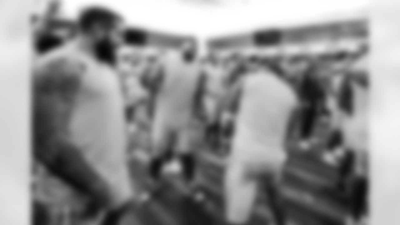 OLB Tuli Tuipulotu (45) and S Derwin James Jr. (3)