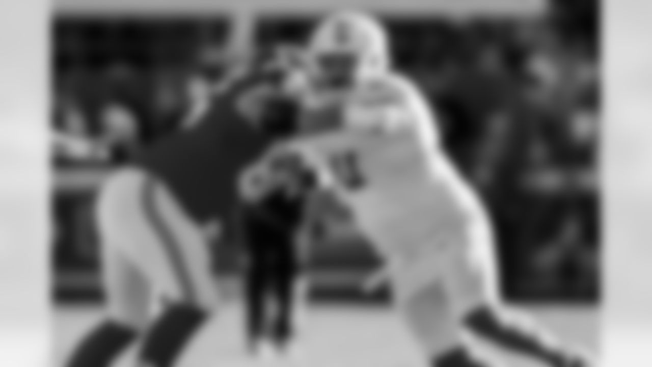 Check out the best shots from the Chargers Week 15 matchup against the Chiefs!