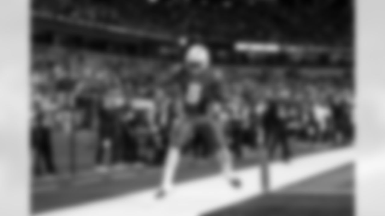 RB Omarion Hampton (8)