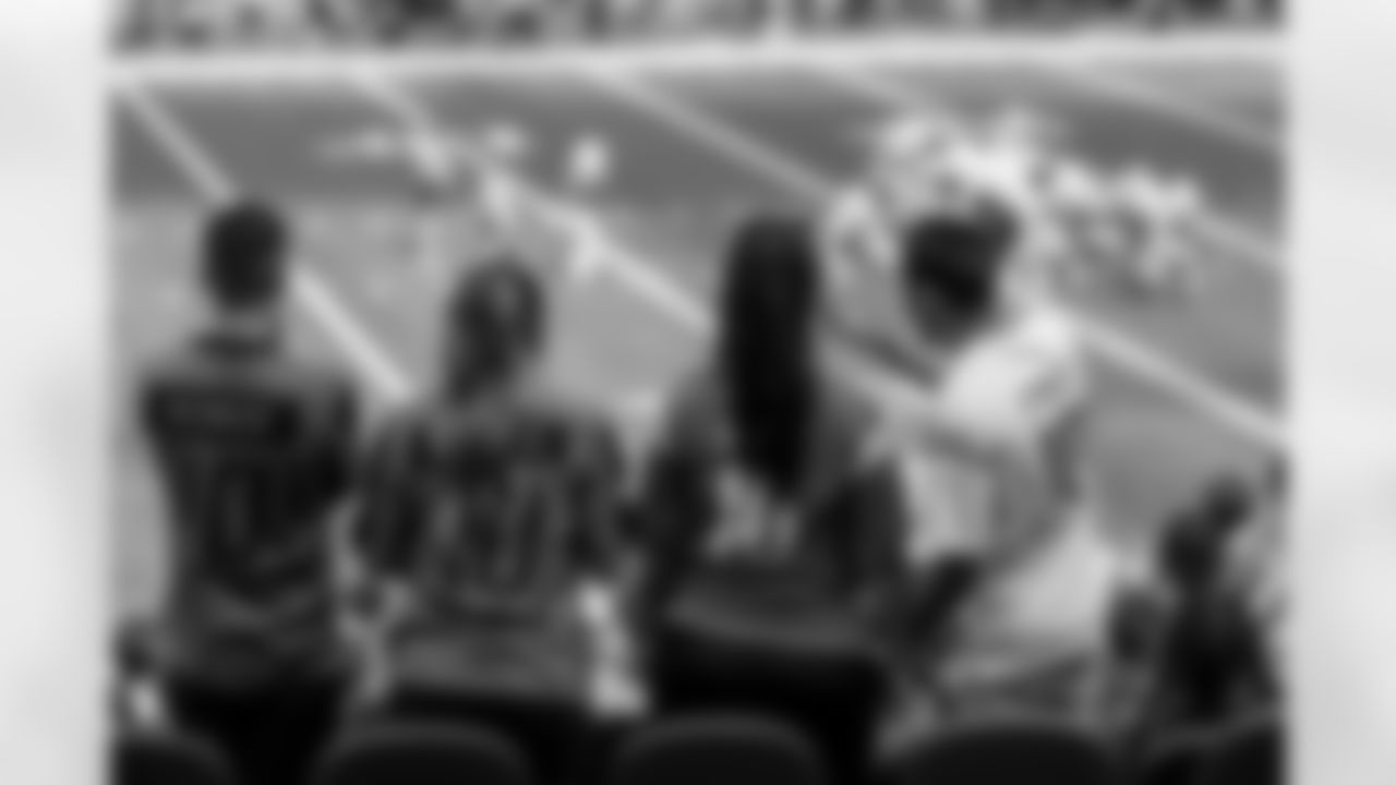 The Los Angeles Chargers play the Las Vegas Raiders on Sunday, September 8, 2024 at SoFi Stadium in Inglewood, CA.
[FINAL SCORE: LAC 22 - LV 10]