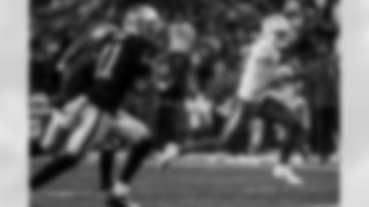 Take a look back at the best photos of Justin Herbert's 2025 campaign.