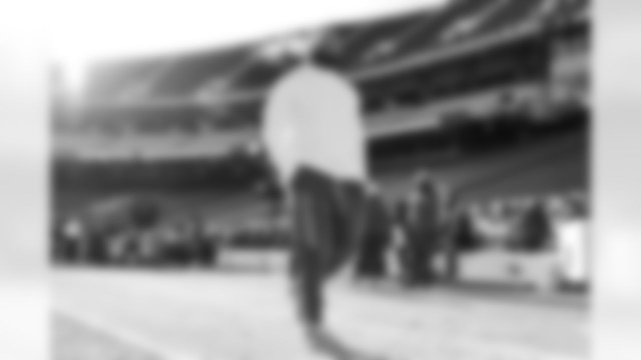 DL Da'Shawn Hand (91)