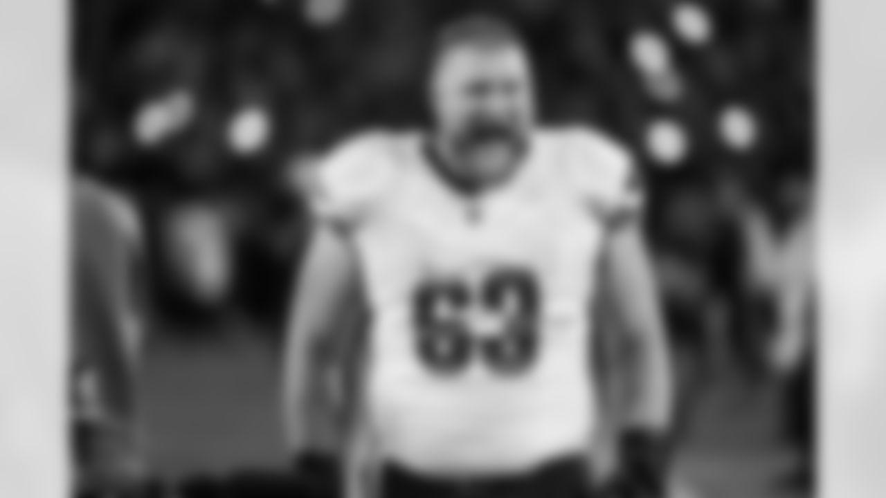 The Los Angeles Chargers signed center Tyler Biadasz.