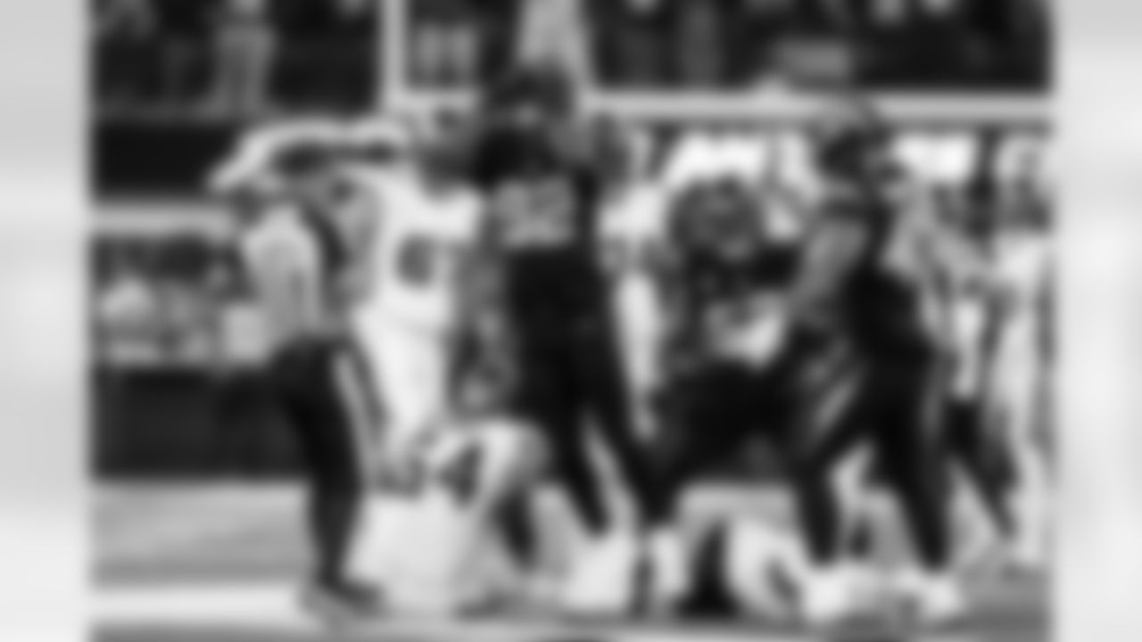 DL Justin Eboigbe (92)