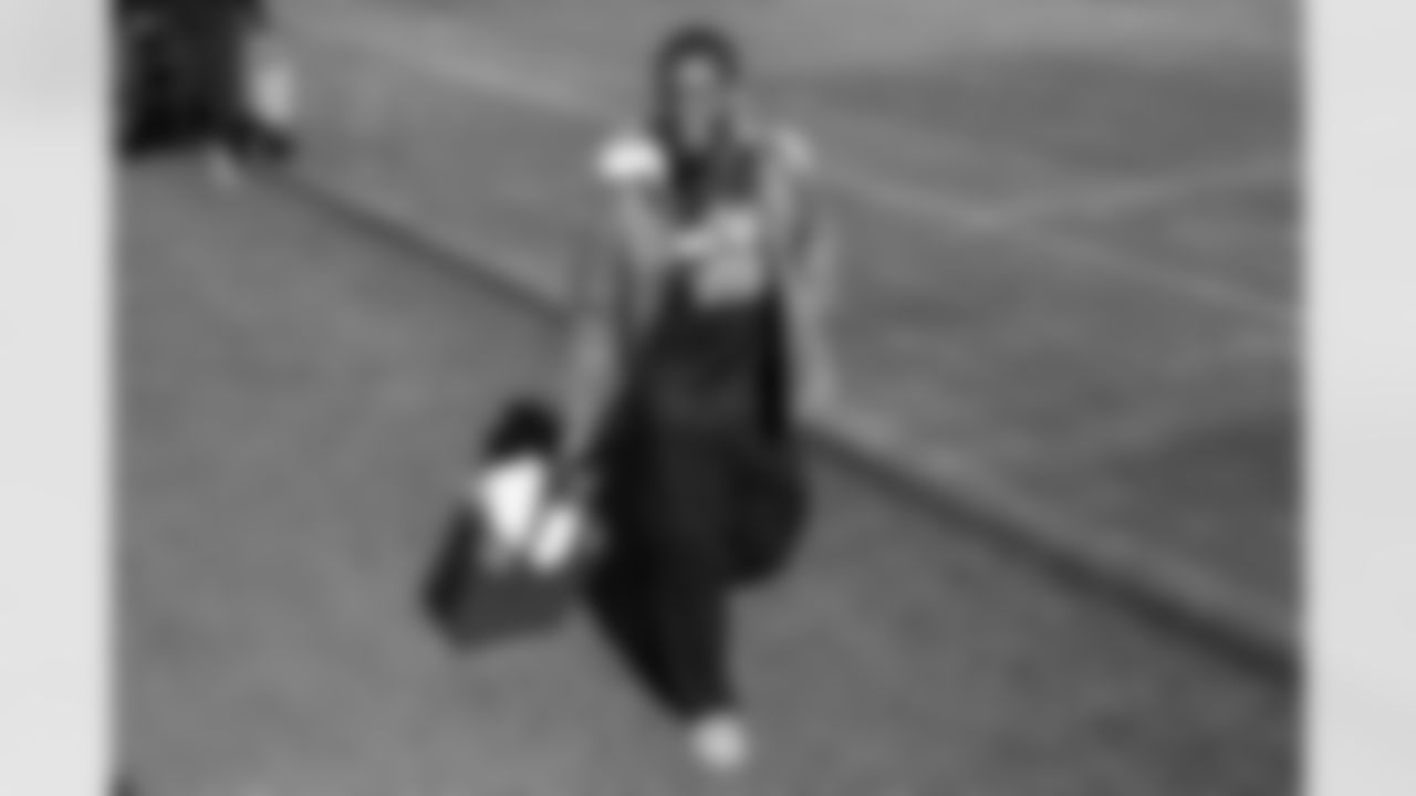 Los Angeles Chargers LB Denzel Perryman (6) travels to New England on Friday, Jan. 9, 2025 for the Wild Card matchup against the New England Patriots.