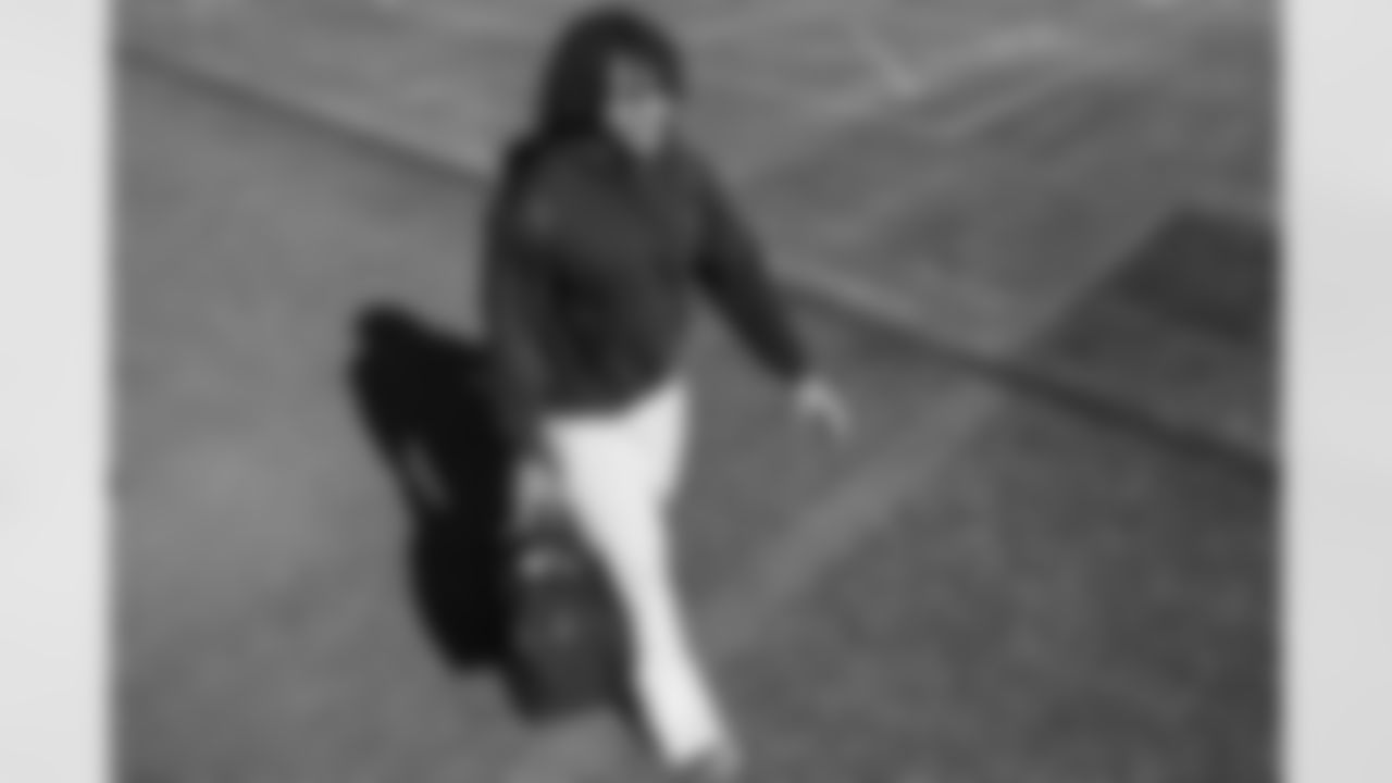 Los Angeles Chargers RB Omarion Hampton (8) travels to New England on Friday, Jan. 9, 2025 for the Wild Card matchup against the New England Patriots.