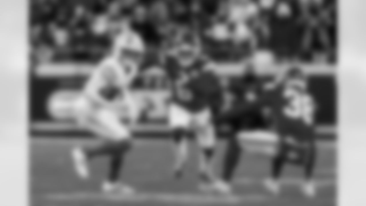 Check out the best shots from the Chargers Week 15 matchup against the Chiefs!