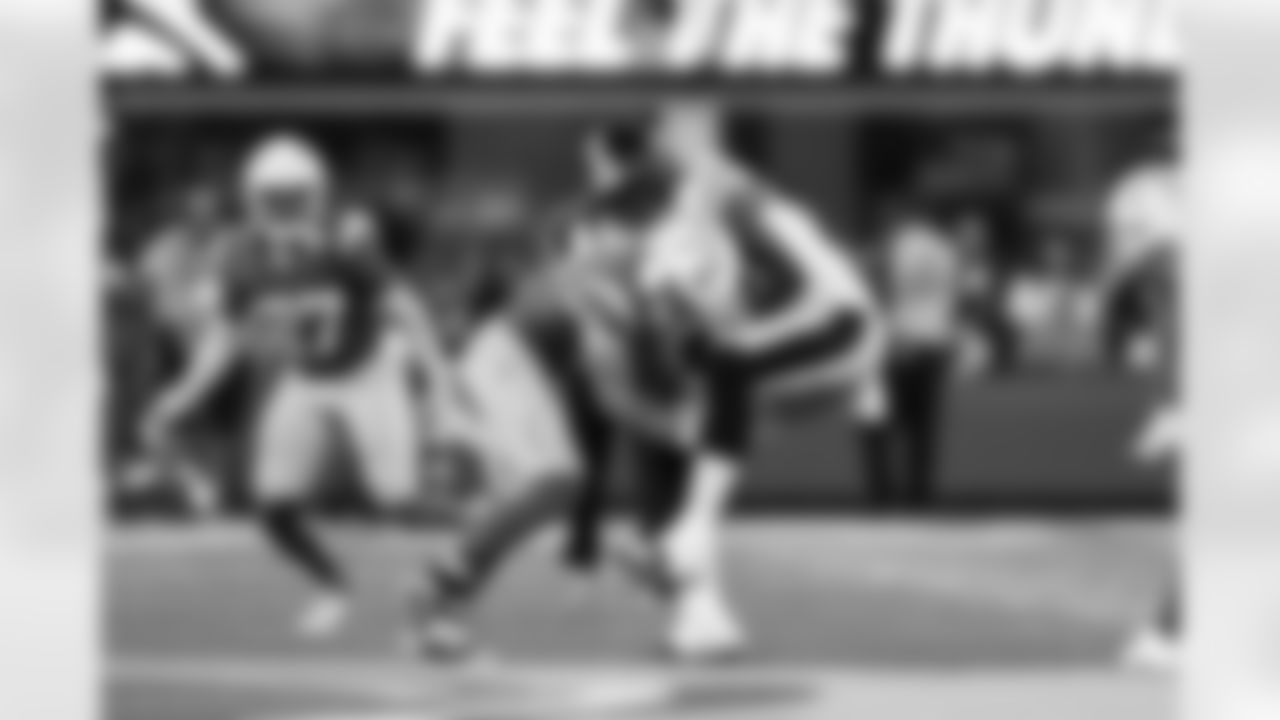 DB Elijah Molden (2)