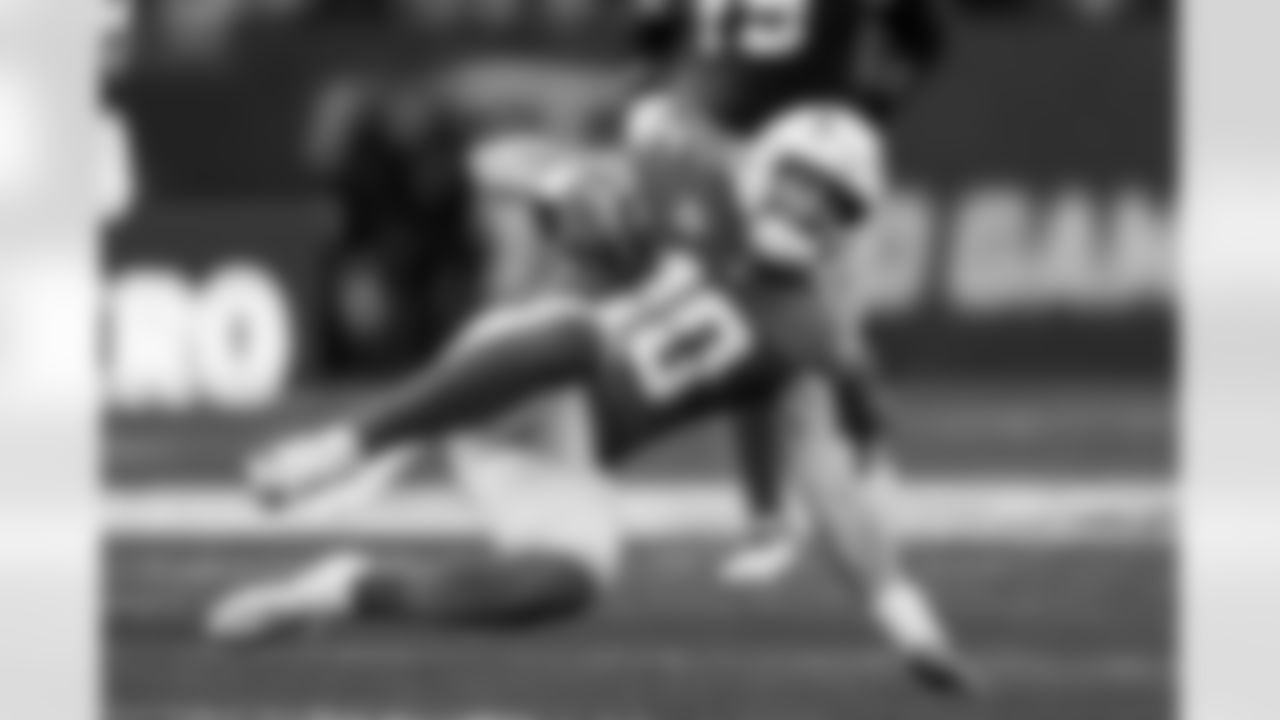 Take a look back at the best photos of Justin Herbert's 2025 campaign.