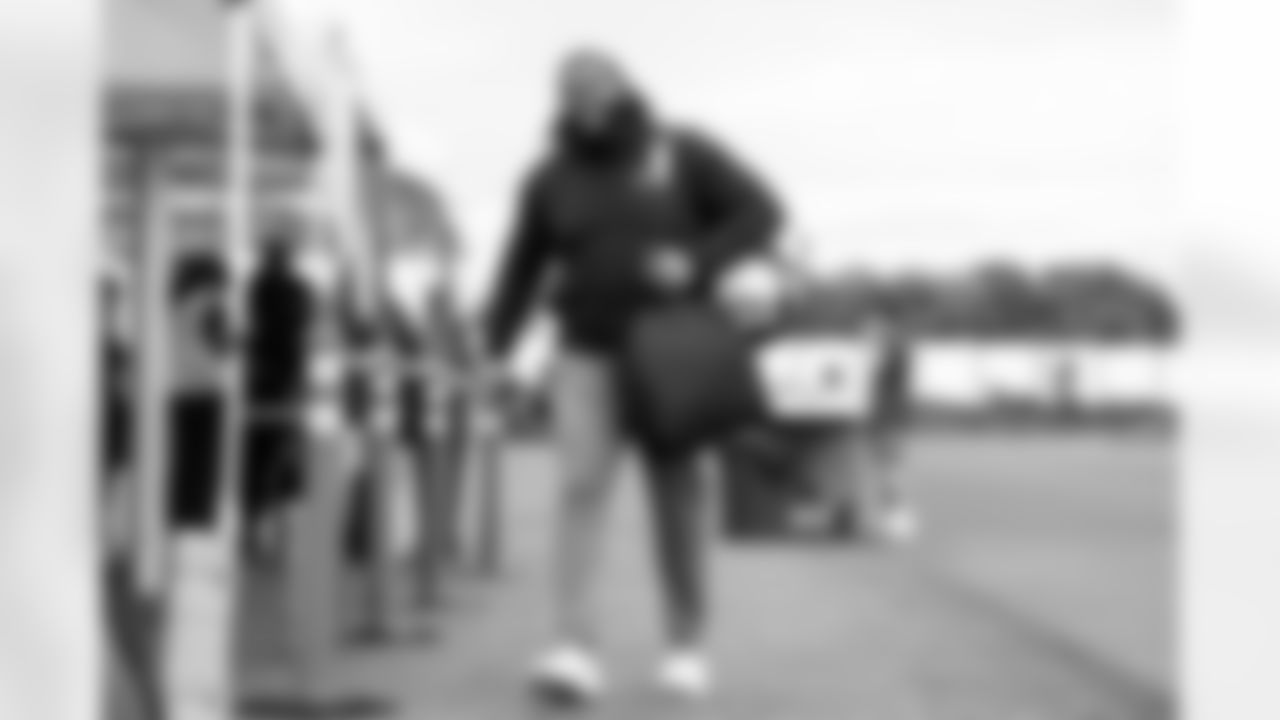 OL Jamaree Salyer (68)