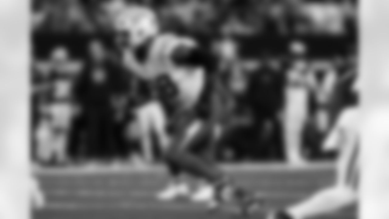 Take a look at the best photos of Chargers 2026 free agent Odafe Oweh