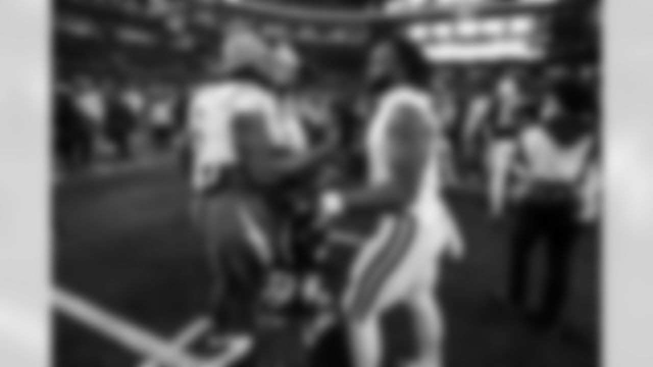 LB Denzel Perryman (6)