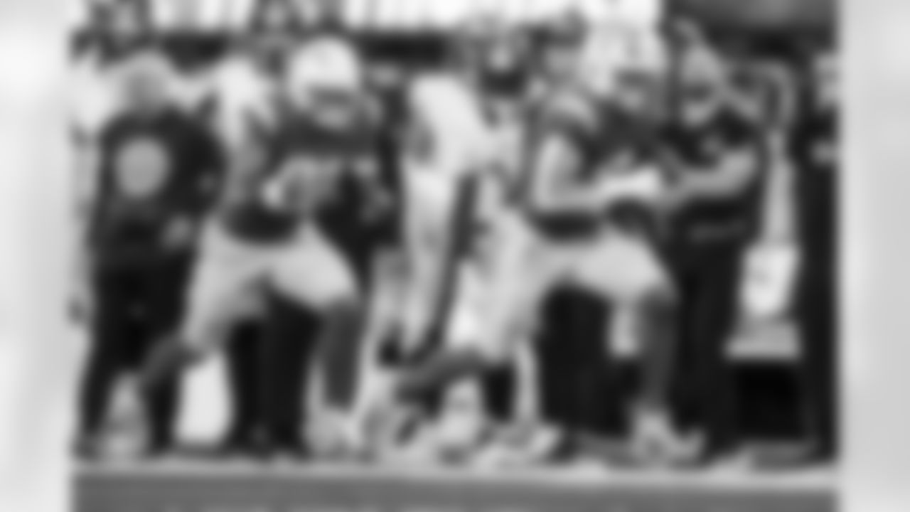 Check out the best shots from the Chargers Week 10 matchup against the Steelers!