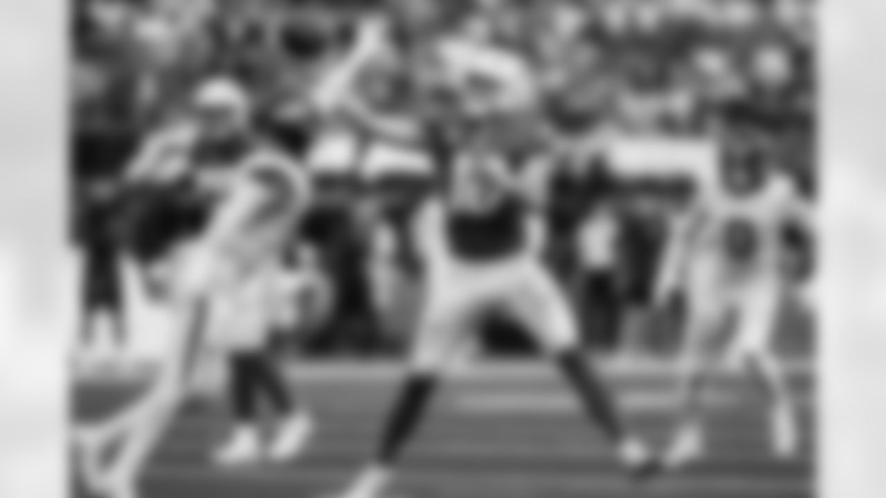 Chargers QB Justin Herbert (#10) in action during their Pro Bowl season.