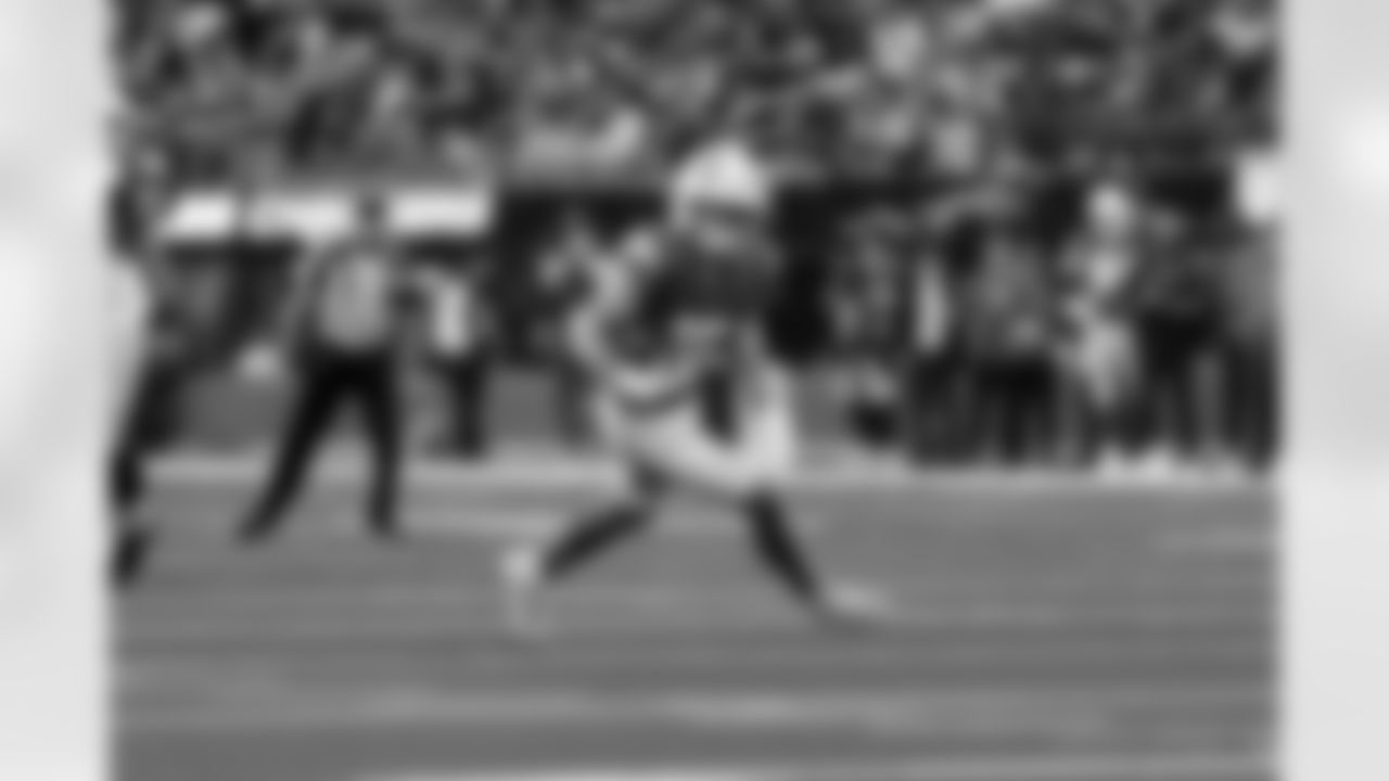 Check out the best shots from the Chargers Week 10 matchup against the Steelers!