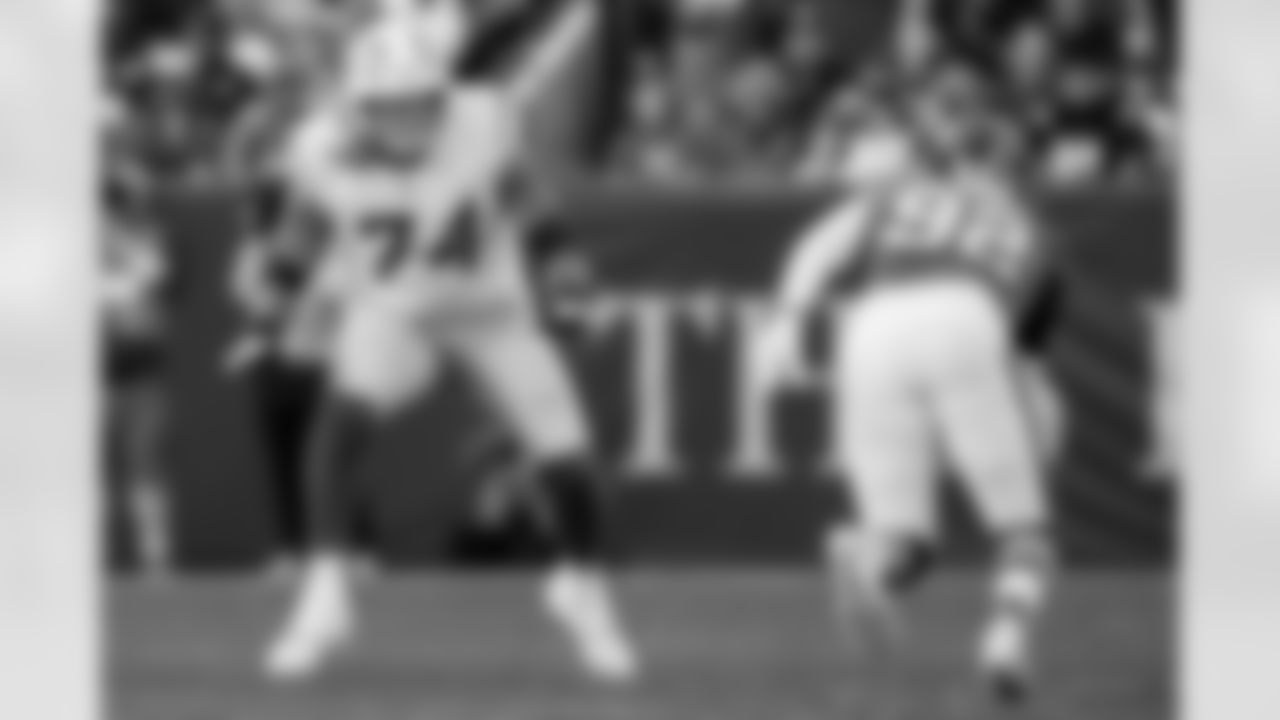 Take a look at the best photos of Chargers 2026 free agent Austin Deculus