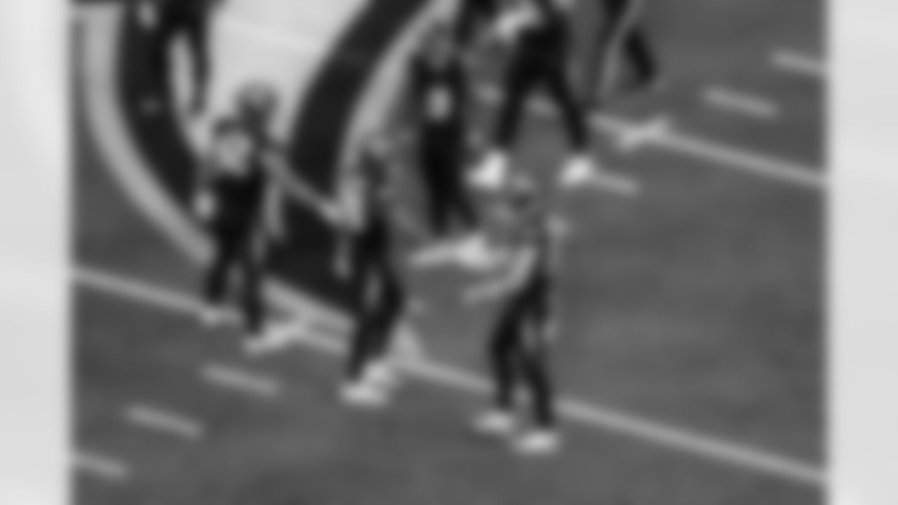 TE Oronde Gadsden (86) and QB Justin Herbert (10)