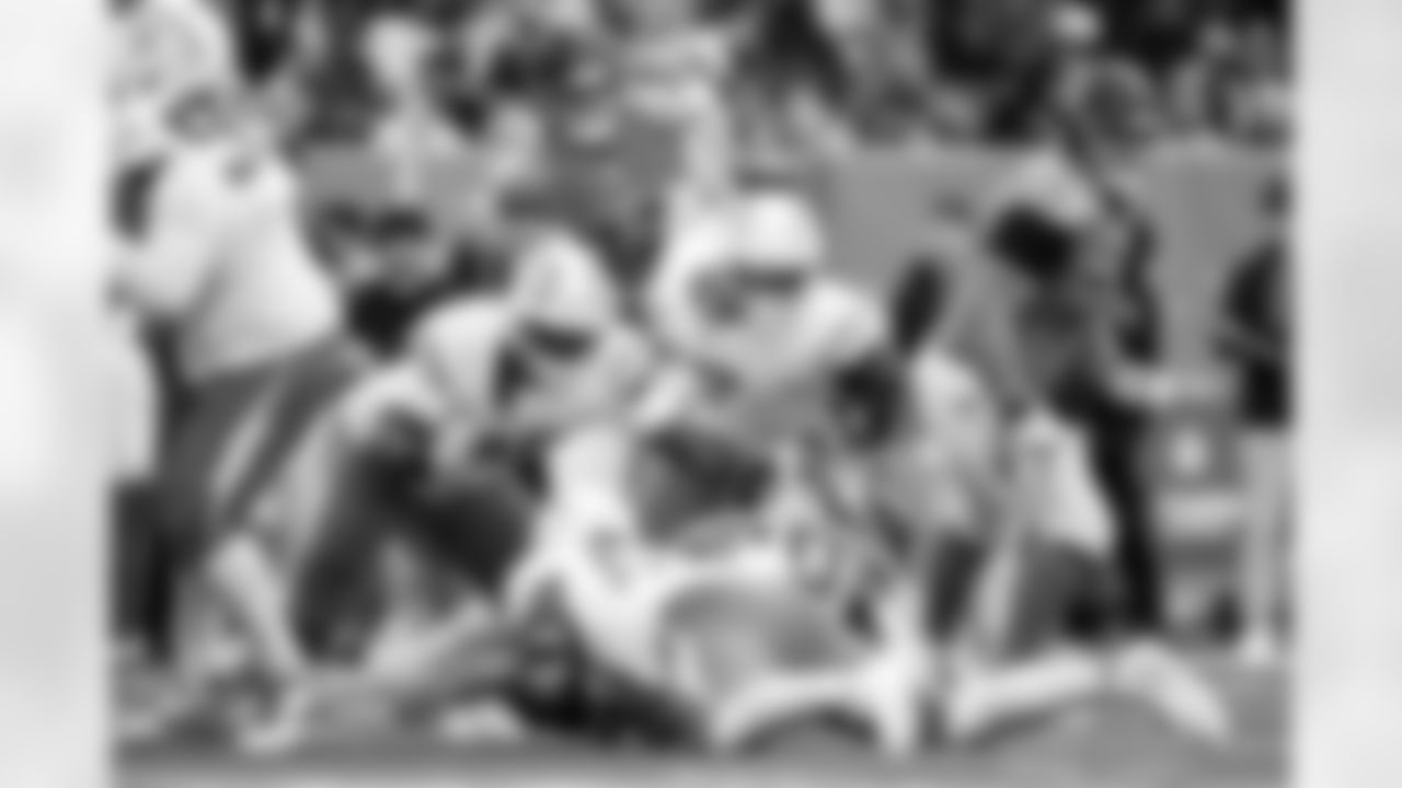 Check out the best shots from the Chargers Week 9 matchup against the Titans!